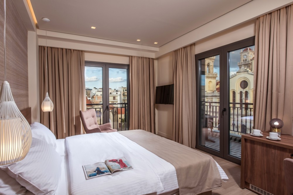 Deluxe Room with Balcony and City View - Accommodation