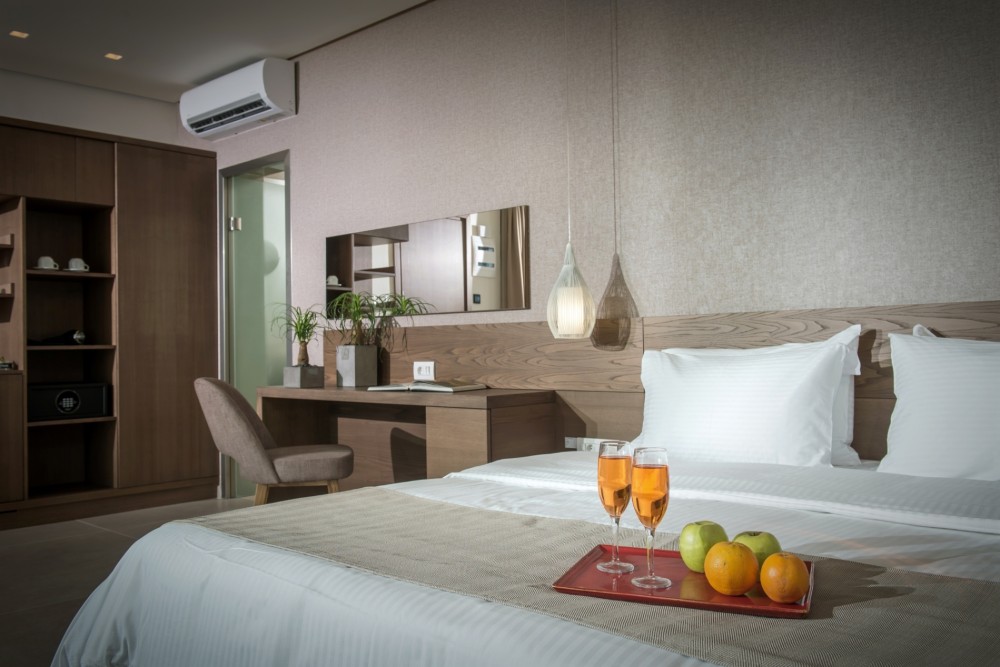 Junior Suite with Outdoor Jetted Tub and Side Sea View - Accommodation